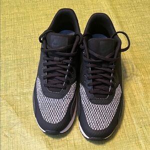 Nike Men's Black and White Sneakers